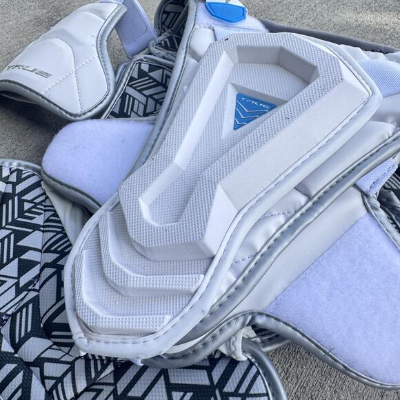True Temper Zerolyte Lacrosse Shoulder Pads Size Small NOCSAE Certified 2022 - Picture 6 of 10